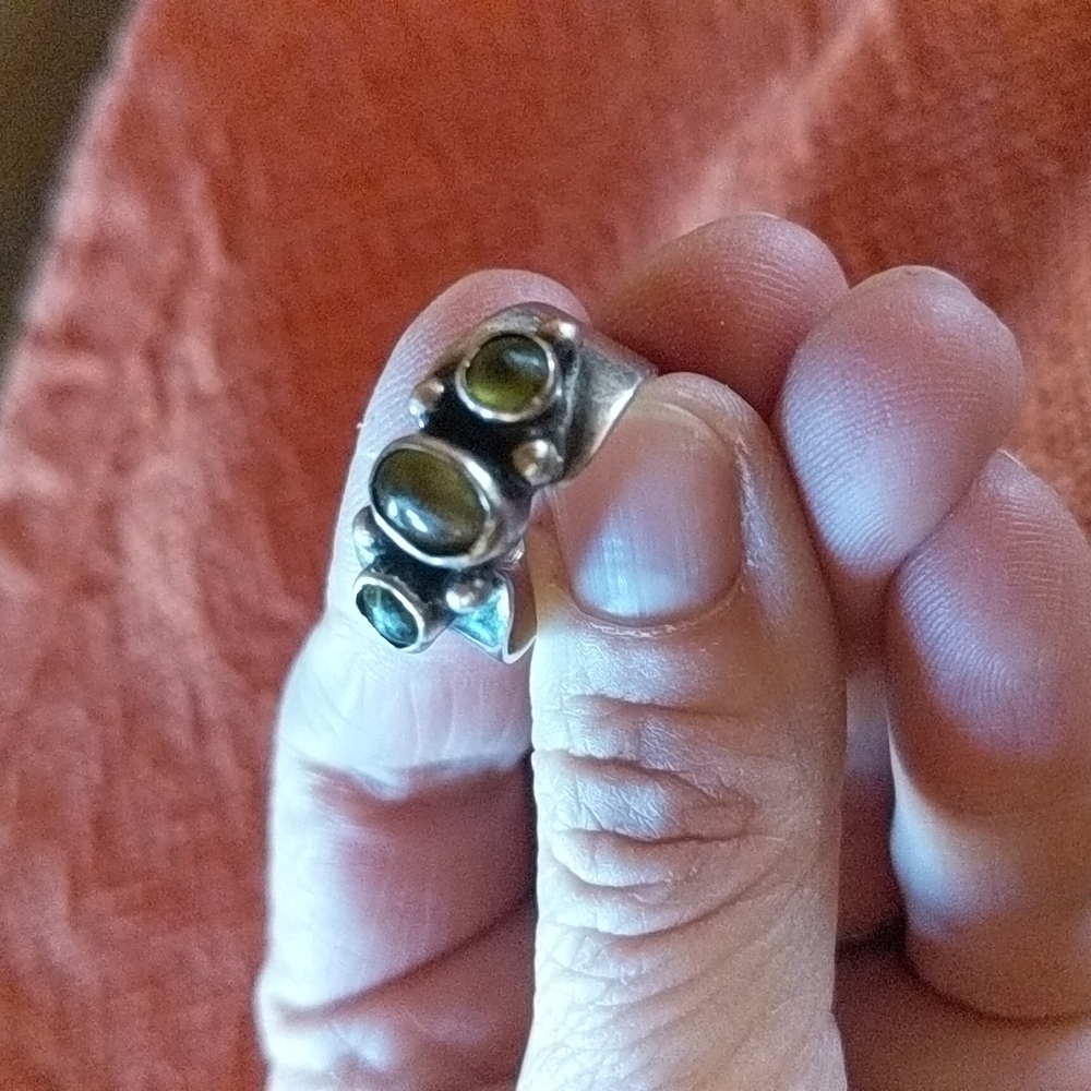 Vintage Silver and Green Stone Ring. Sz 8. - Picture 6 of 7